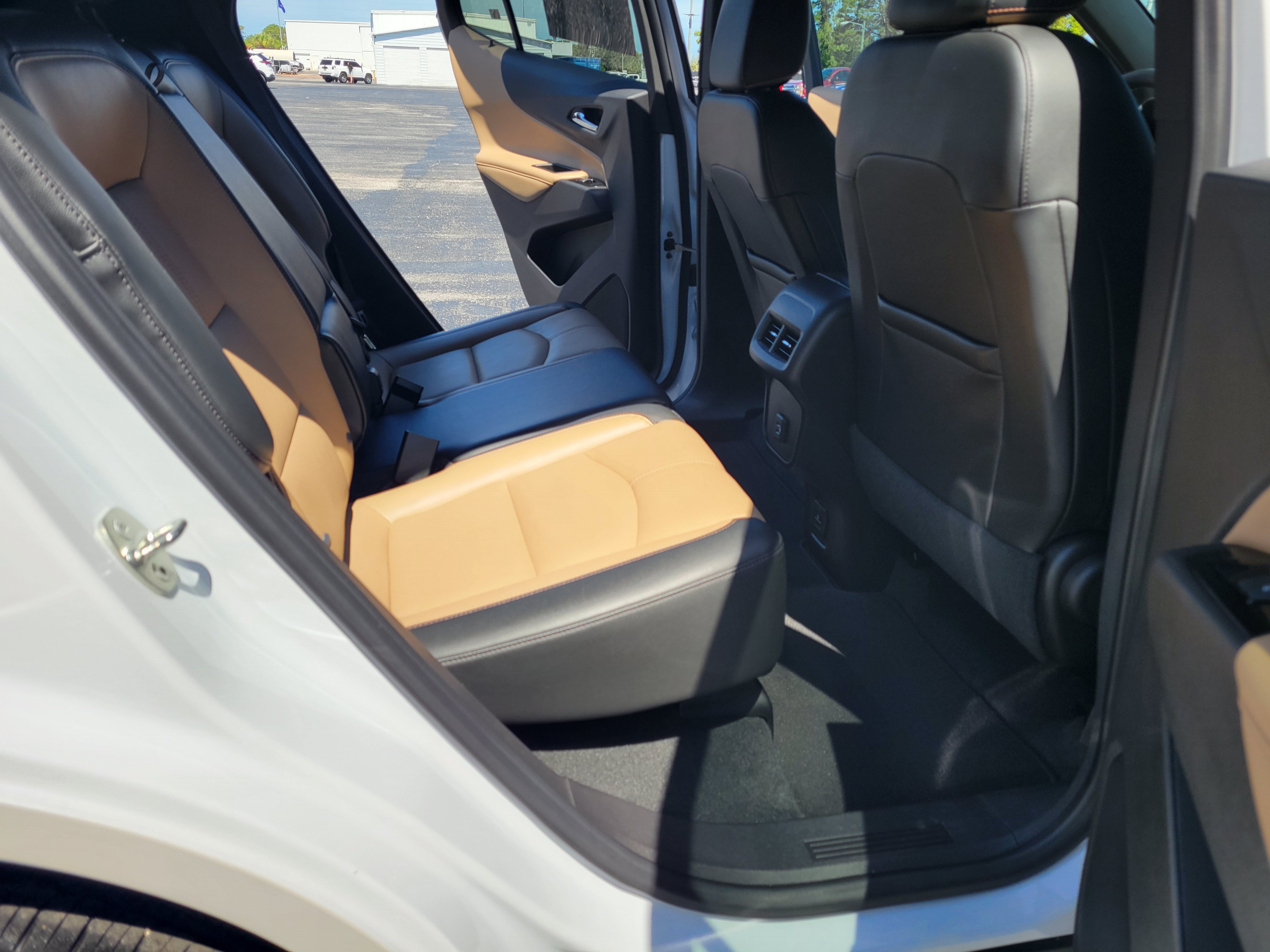 Certified 2024 Chevrolet Equinox Premier FWD image 30
