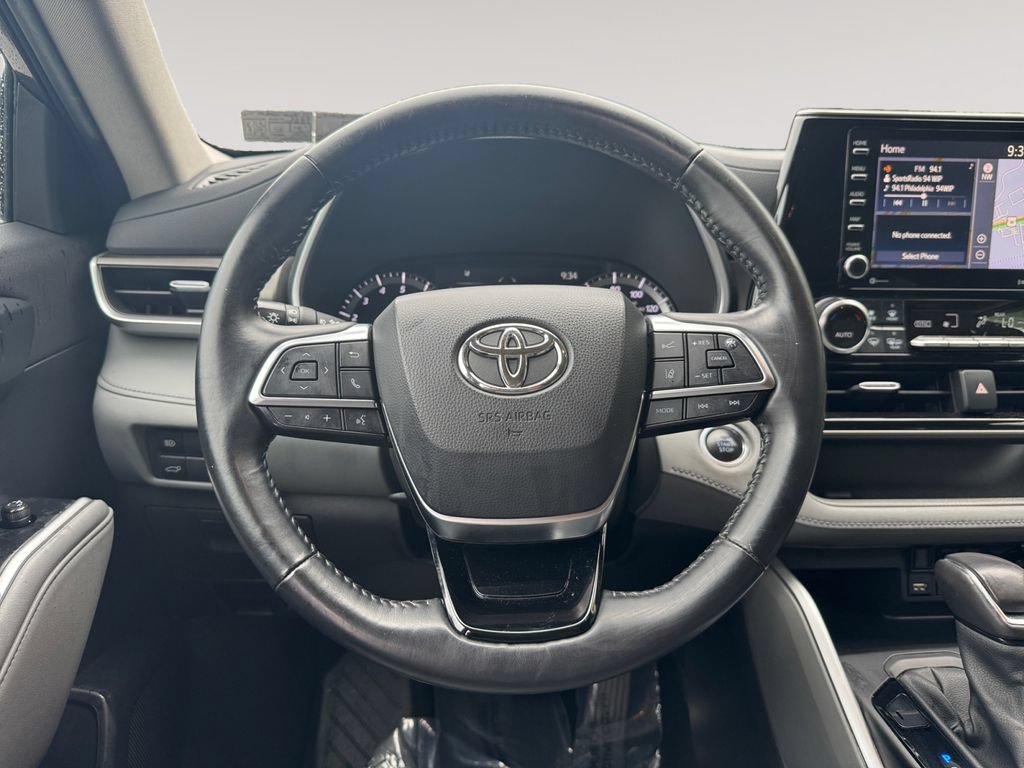Used 2021 Toyota Highlander XLE AWD/4WD image 12