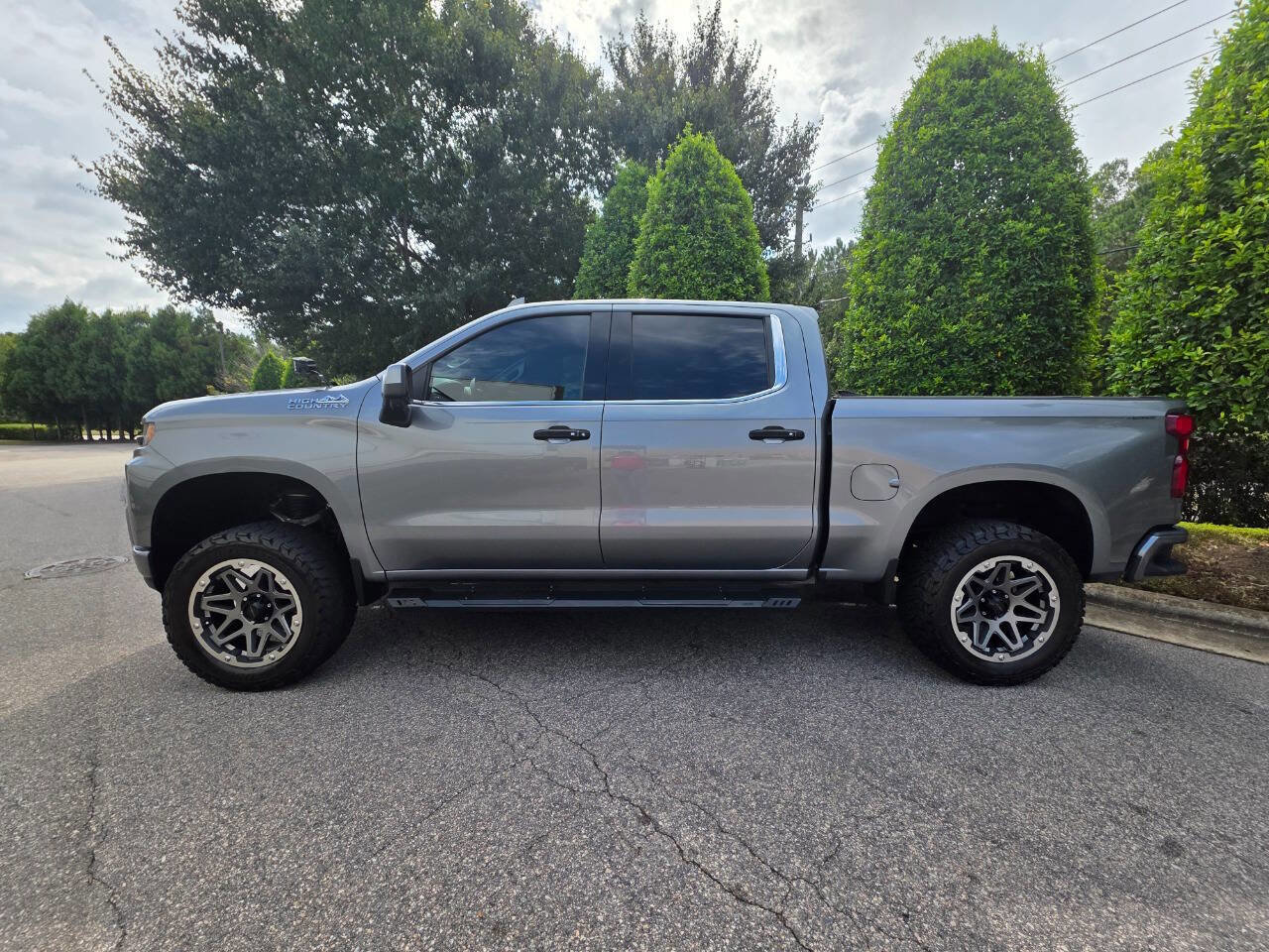 Used 2019 Chevrolet Silverado 1500 High Country w/ Technology Package image 2