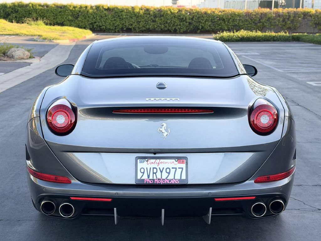 Used 2016 Ferrari California T RWD image 8
