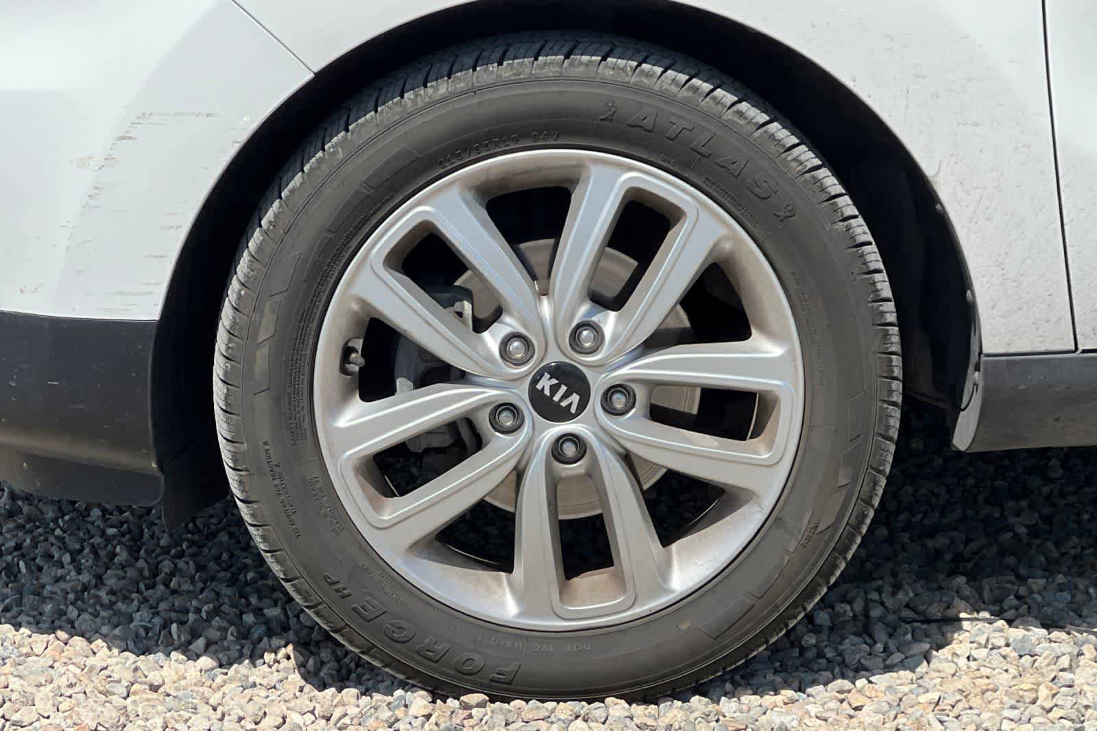 Used 2019 Kia Soul + FWD image 12