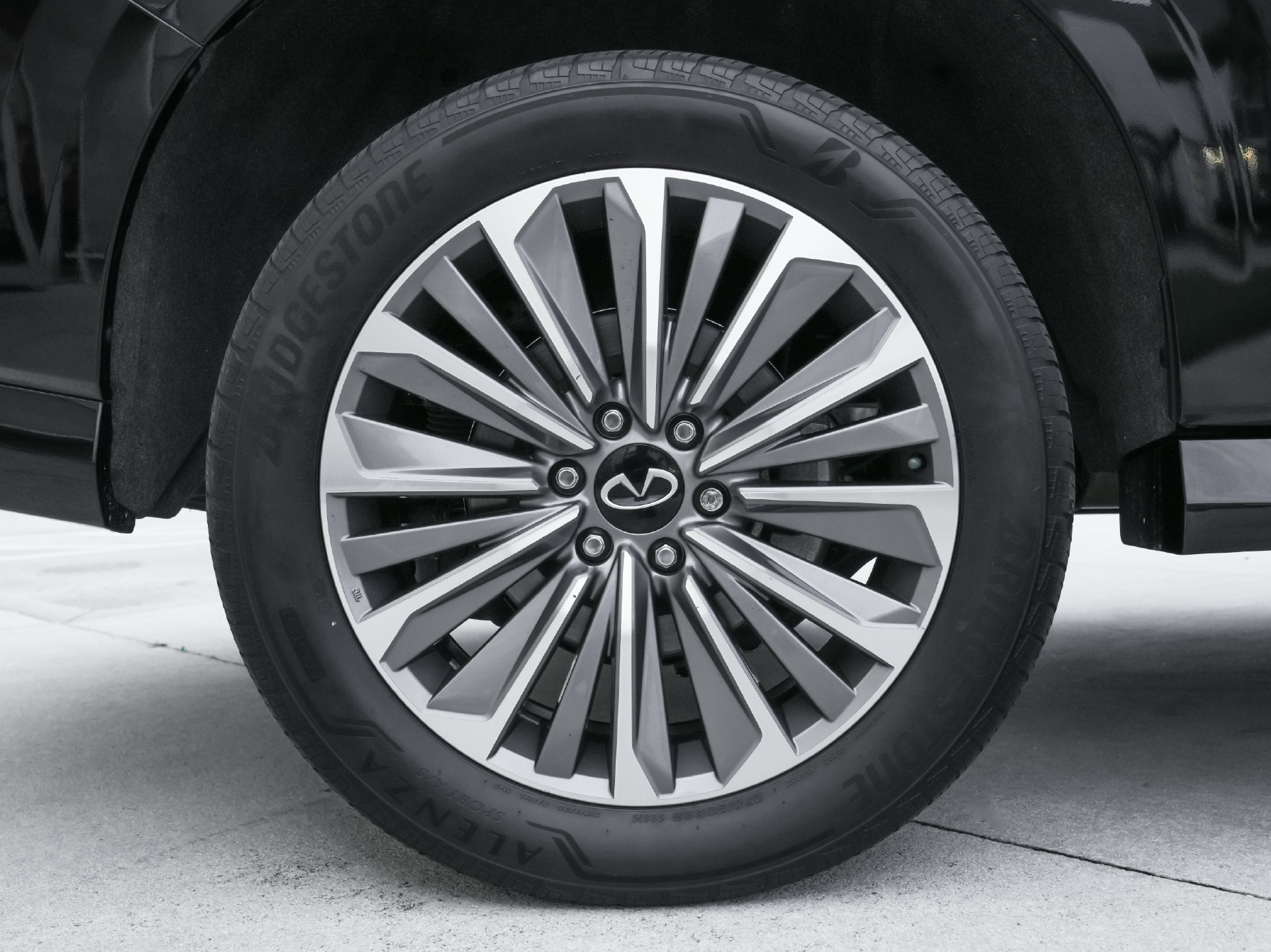 Used 2025 INFINITI QX80 Luxe RWD image 28