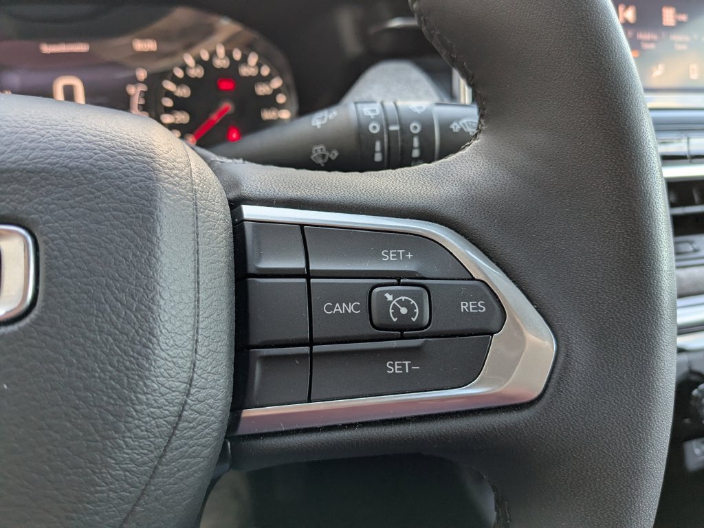 Used 2025 Jeep Compass Latitude AWD/4WD image 18