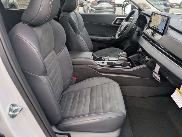 New 2025 Mitsubishi Outlander AWD image 36