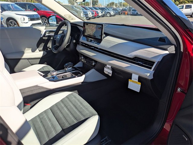 New 2025 Mitsubishi Outlander SE image 36