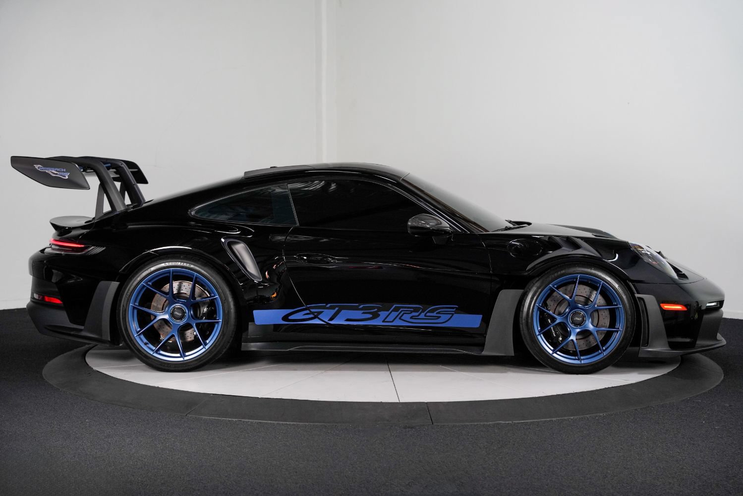 Used 2025 Porsche 911 GT3 RS w/ Weissach Package RWD image 8