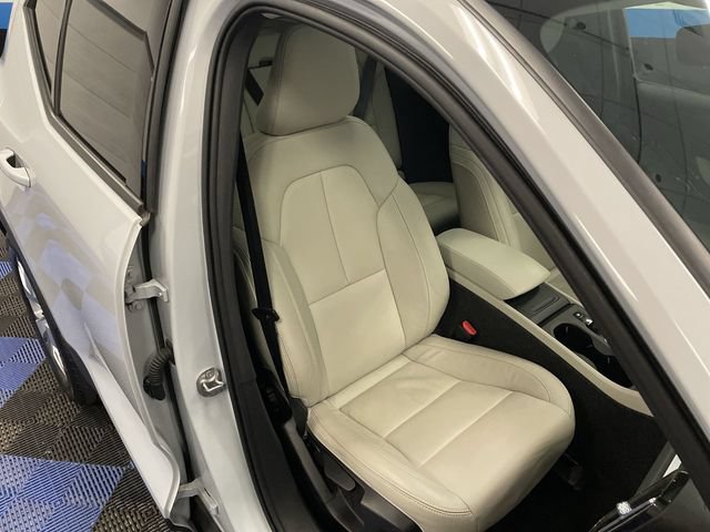 Used 2022 Volvo XC40 T5 Momentum AWD/4WD image 25