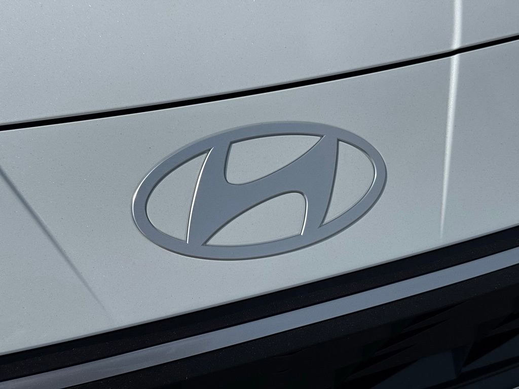 Used 2025 Hyundai Elantra Sport image 6