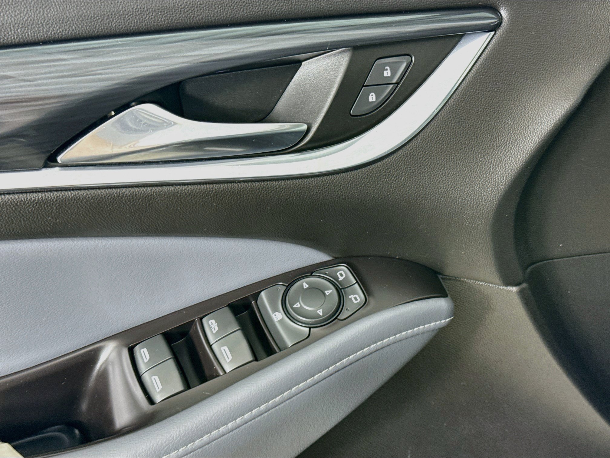 Used 2020 Buick Enclave Essence w/ Sun And Navigation Package FWD image 20