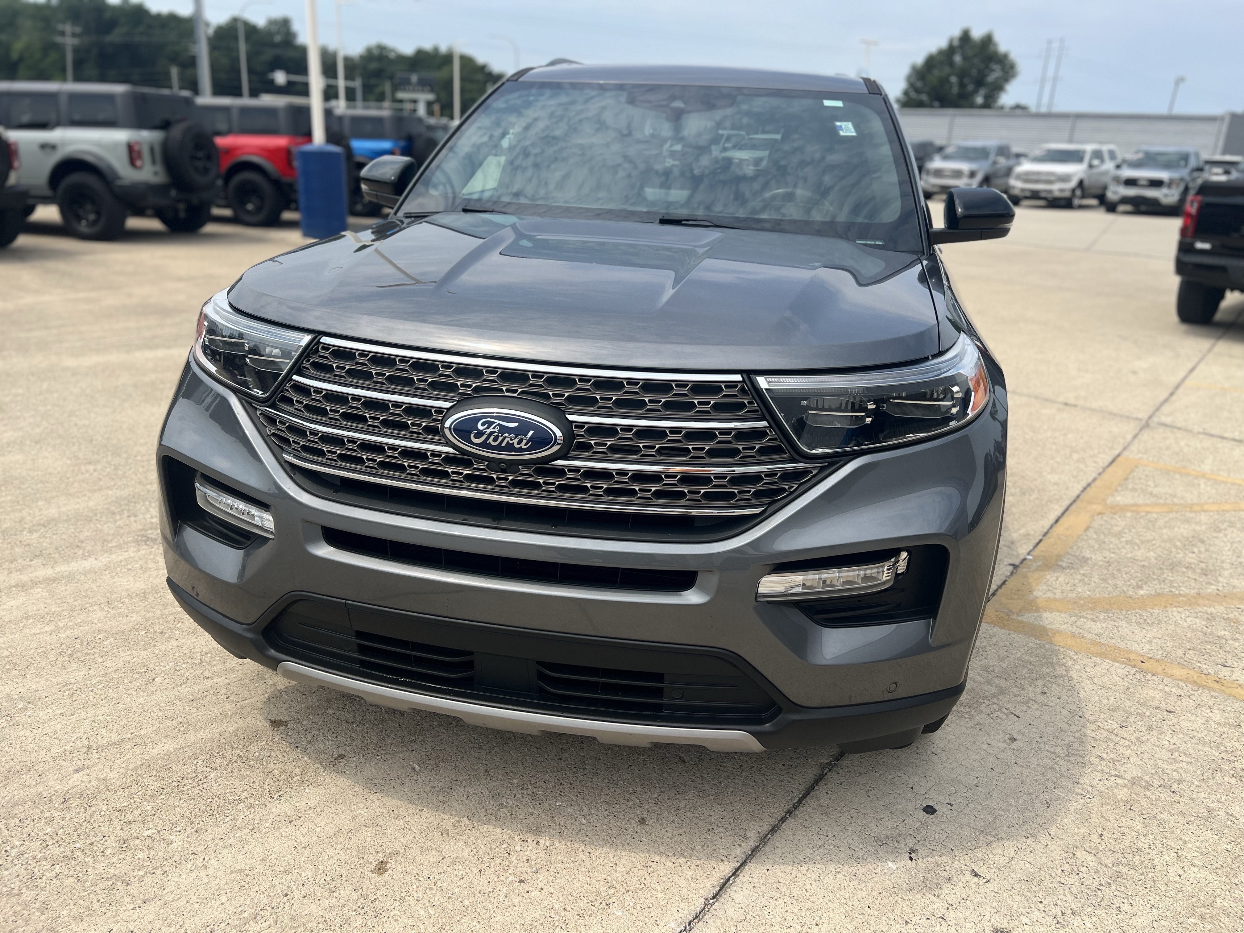 Used 2023 Ford Explorer King Ranch w/ Technology Package AWD/4WD image 12