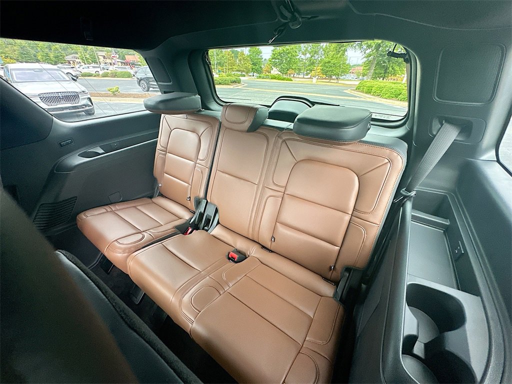 Used 2024 Lincoln Navigator Reserve image 4