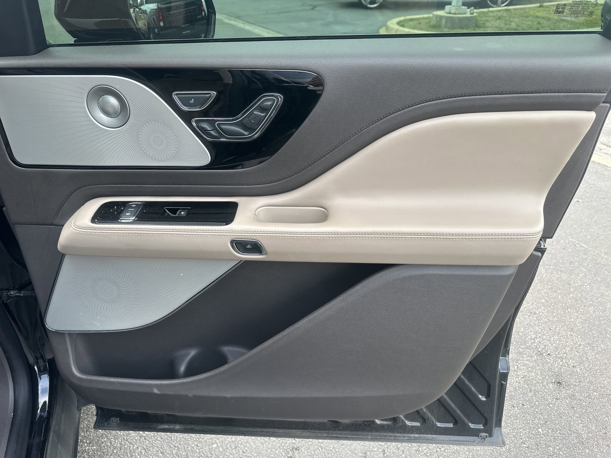 Used 2020 Lincoln Aviator Reserve w/ Equipment Group 202A image 10