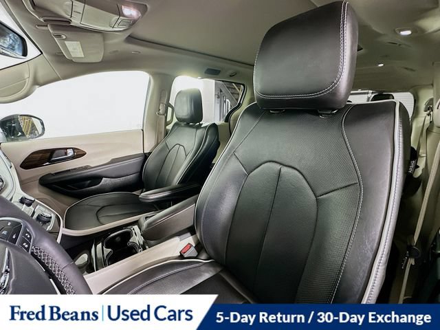 Used 2023 Chrysler Pacifica Limited FWD image 28