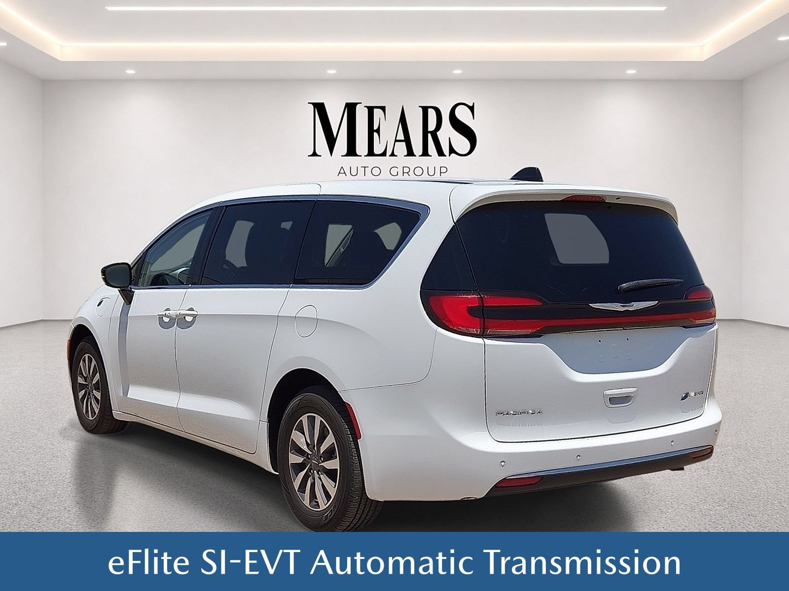 Used 2024 Chrysler Pacifica Limited FWD image 4