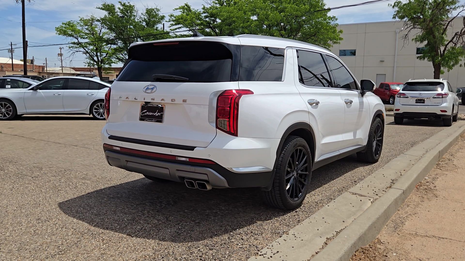 Used 2024 Hyundai Palisade Limited FWD image 8