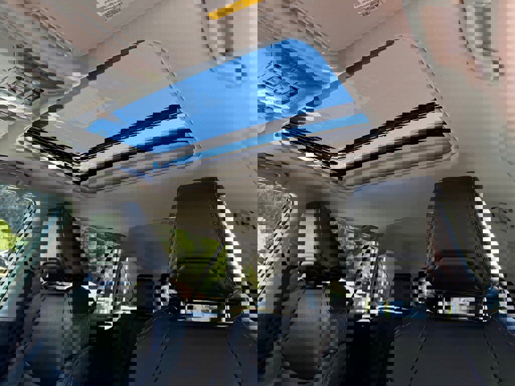 Used 2021 Toyota RAV4 XLE Premium image 18