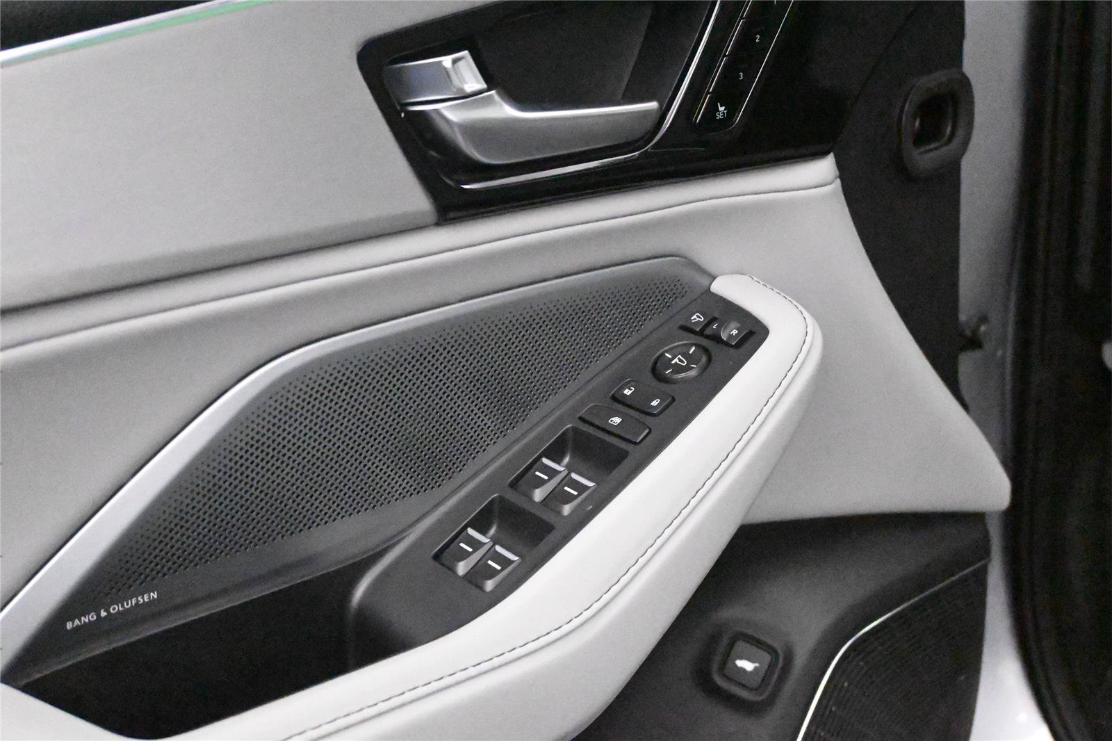 Certified 2026 Acura MDX FWD w/ Technology Package image 9