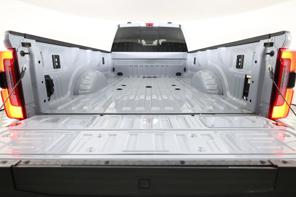 Used 2025 Ford F450 Platinum w/ FX4 Off-Road Package image 7