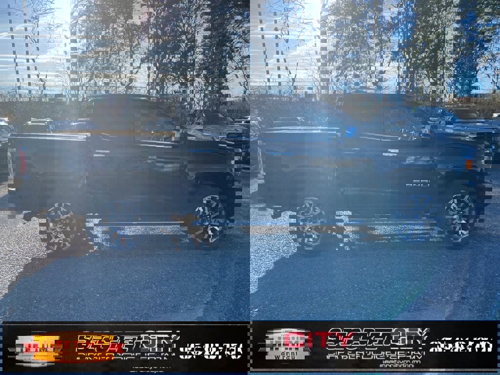 Used 2022 GMC Canyon Denali image 4