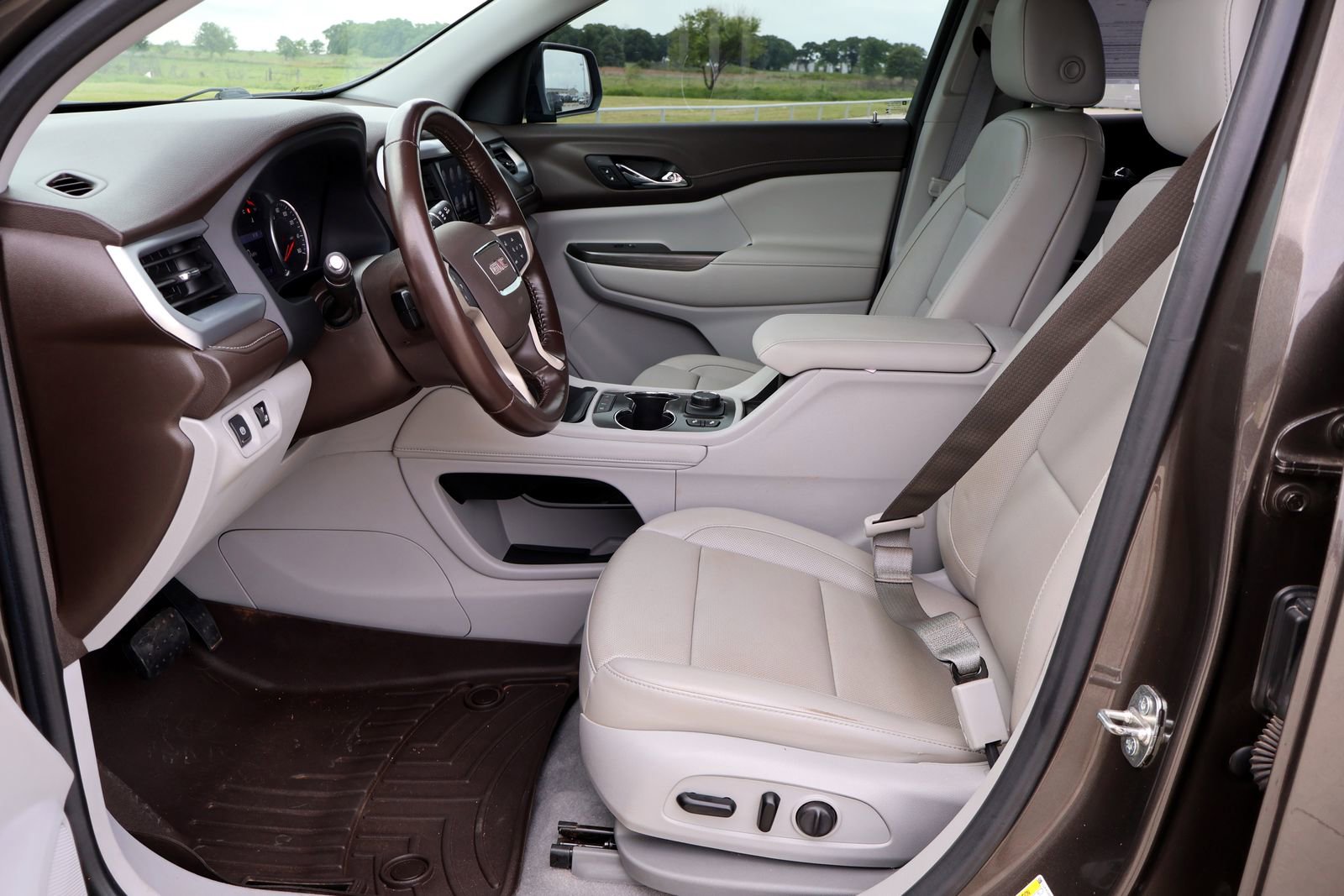Used 2020 GMC Acadia SLT FWD image 18