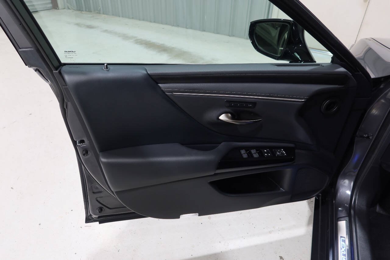 Used 2025 Lexus ES 300h F Sport w/ Accessory Package (Z2) FWD image 33