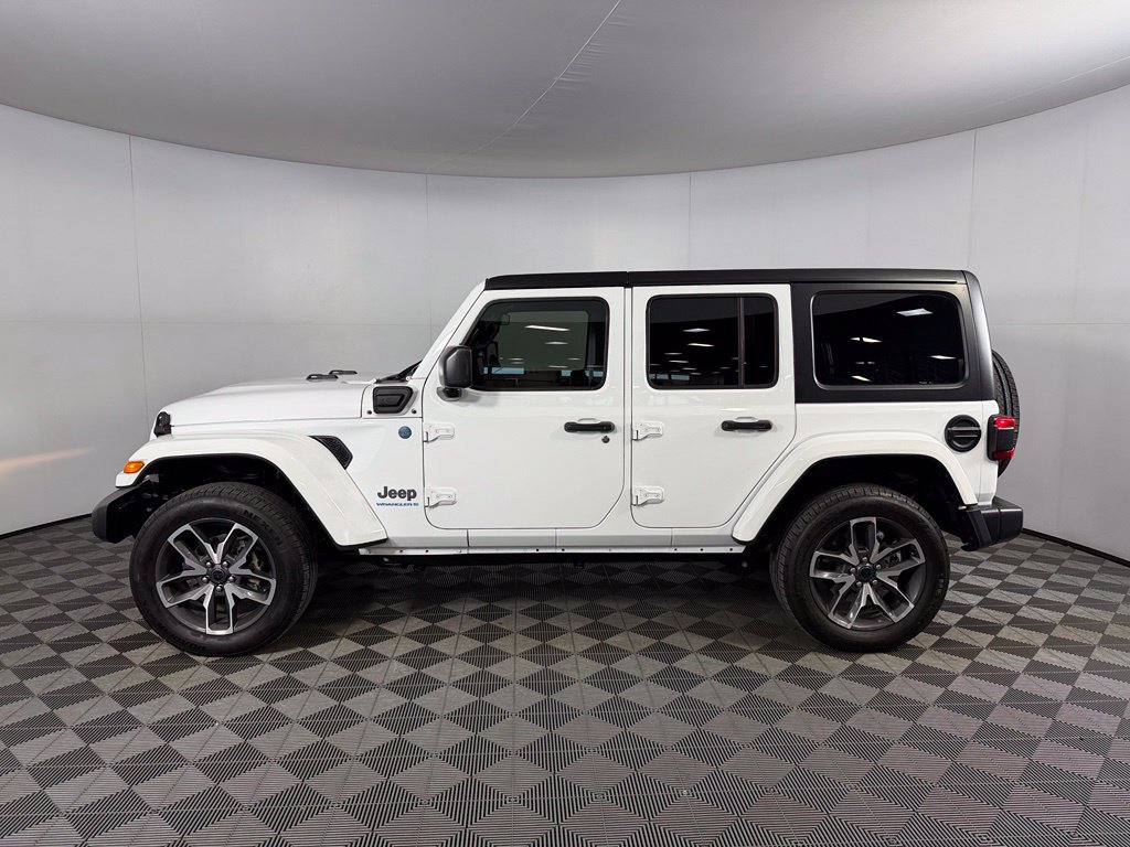 Used 2024 Jeep Wrangler Unlimited w/ Convenience Group AWD/4WD image 11