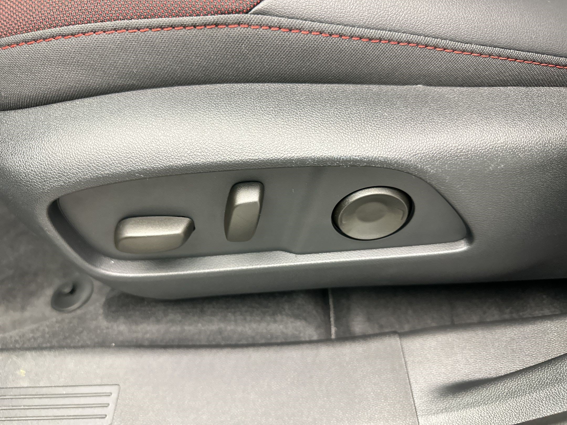 New 2027 Chevrolet Equinox RS w/ LPO, Floor Liner Package AWD/4WD image 16