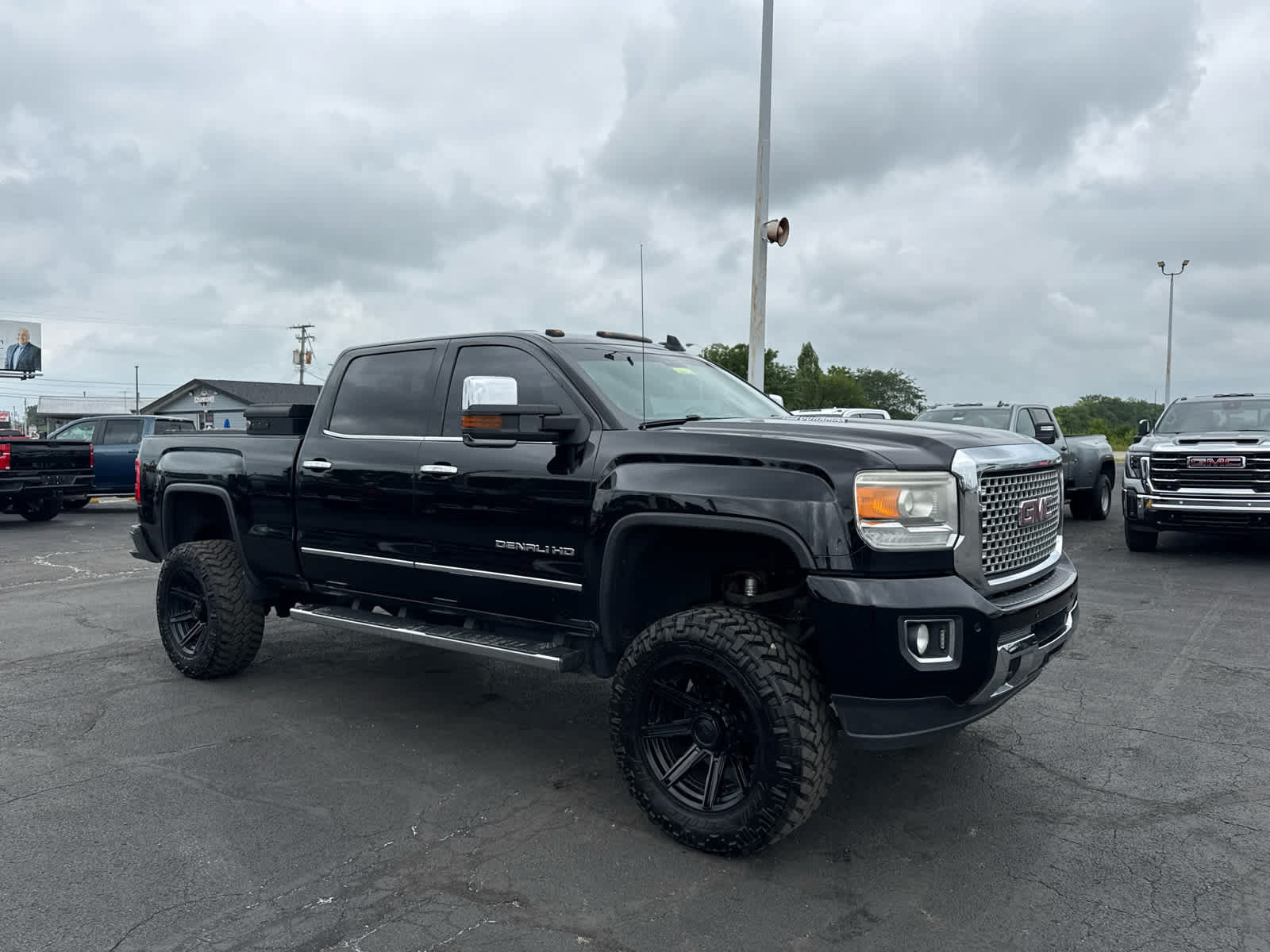 Used 2016 GMC Sierra 2500 Denali w/ Duramax Plus Package AWD/4WD image 7