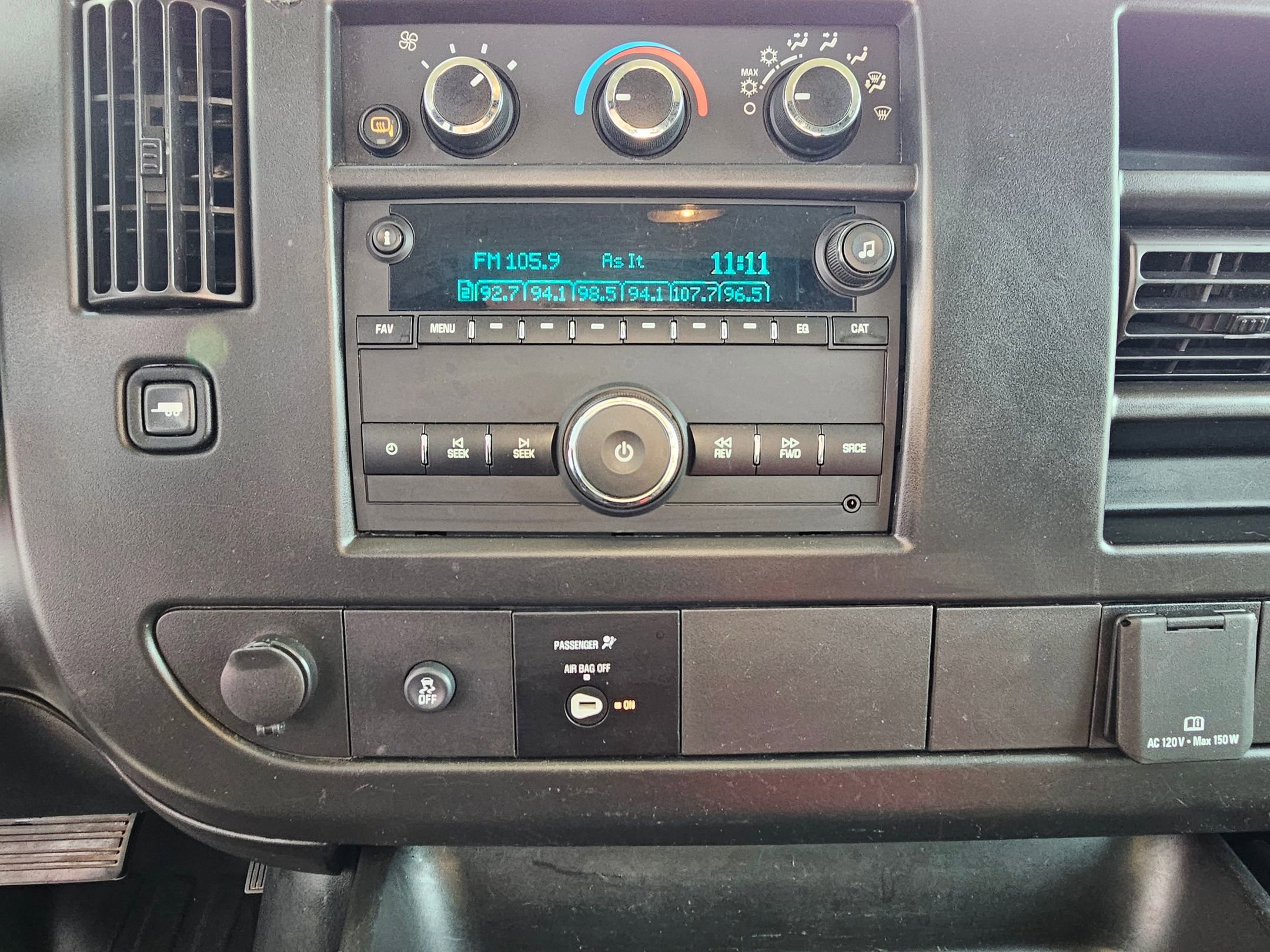 Used 2024 GMC Savana 2500 w/ Driver Convenience Package image 13