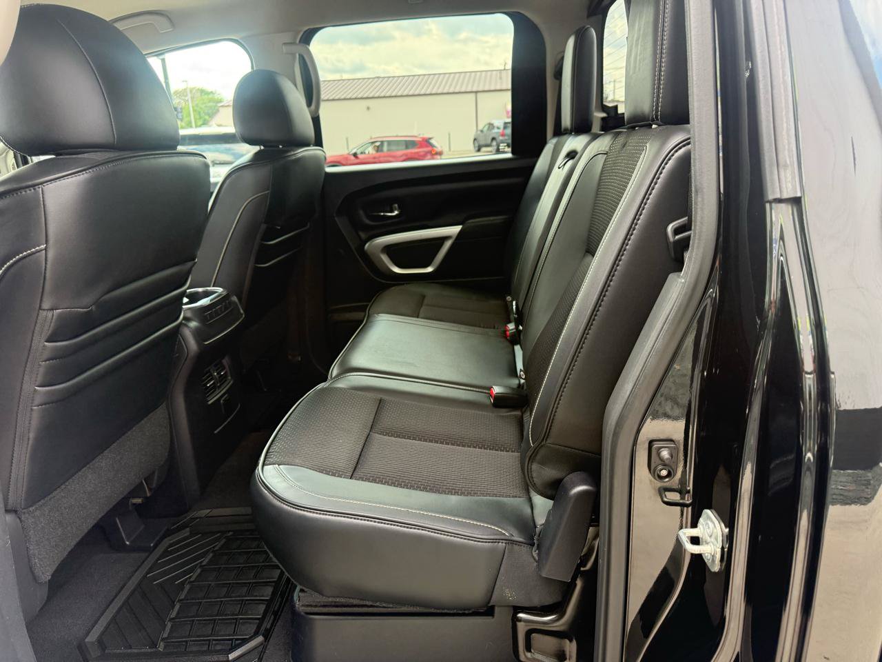 Used 2017 Nissan Titan PRO-4X AWD/4WD image 13