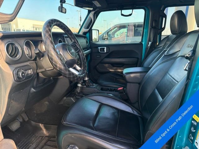 Used 2020 Jeep Wrangler Unlimited Sahara w/ Dual Top Group AWD/4WD image 17