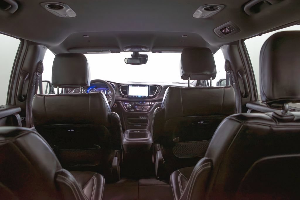 Used 2025 Chrysler Pacifica Select FWD image 32