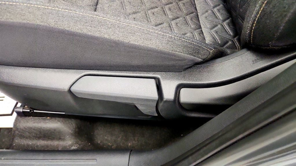 Used 2025 Nissan Kicks SV FWD image 11