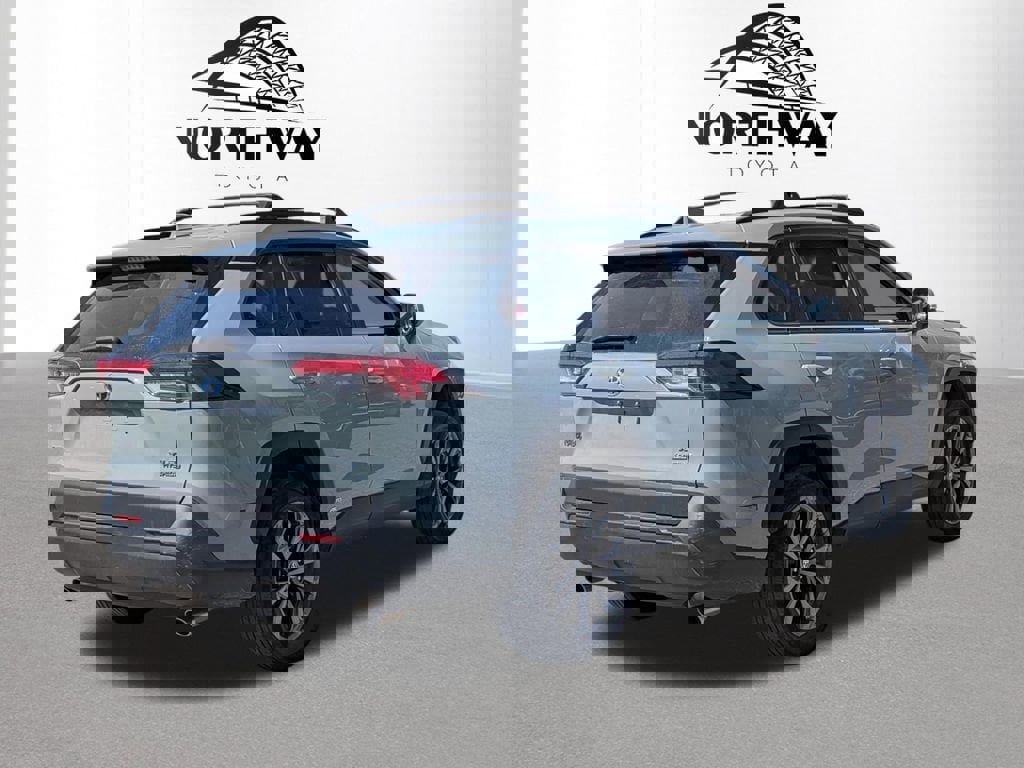 Used 2022 Toyota RAV4 XLE Premium image 4