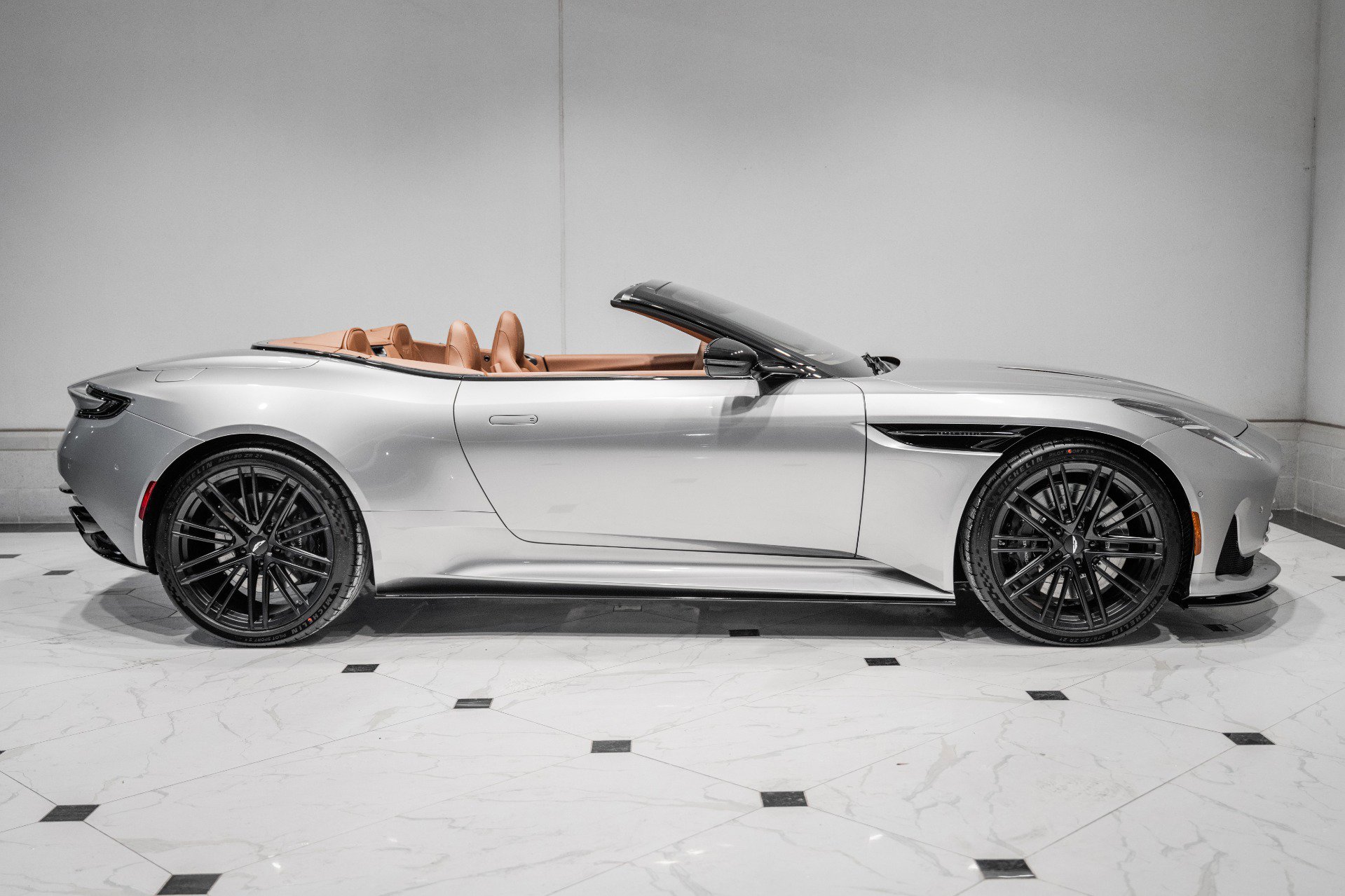 New 2026 Aston Martin DB12 Volante image 41
