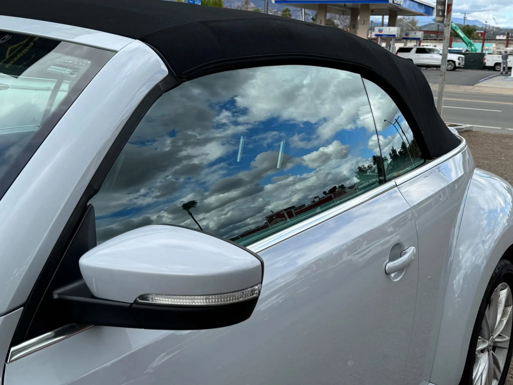 Used 2018 Volkswagen Beetle 2.0T S w/ Style & Comfort Package image 8