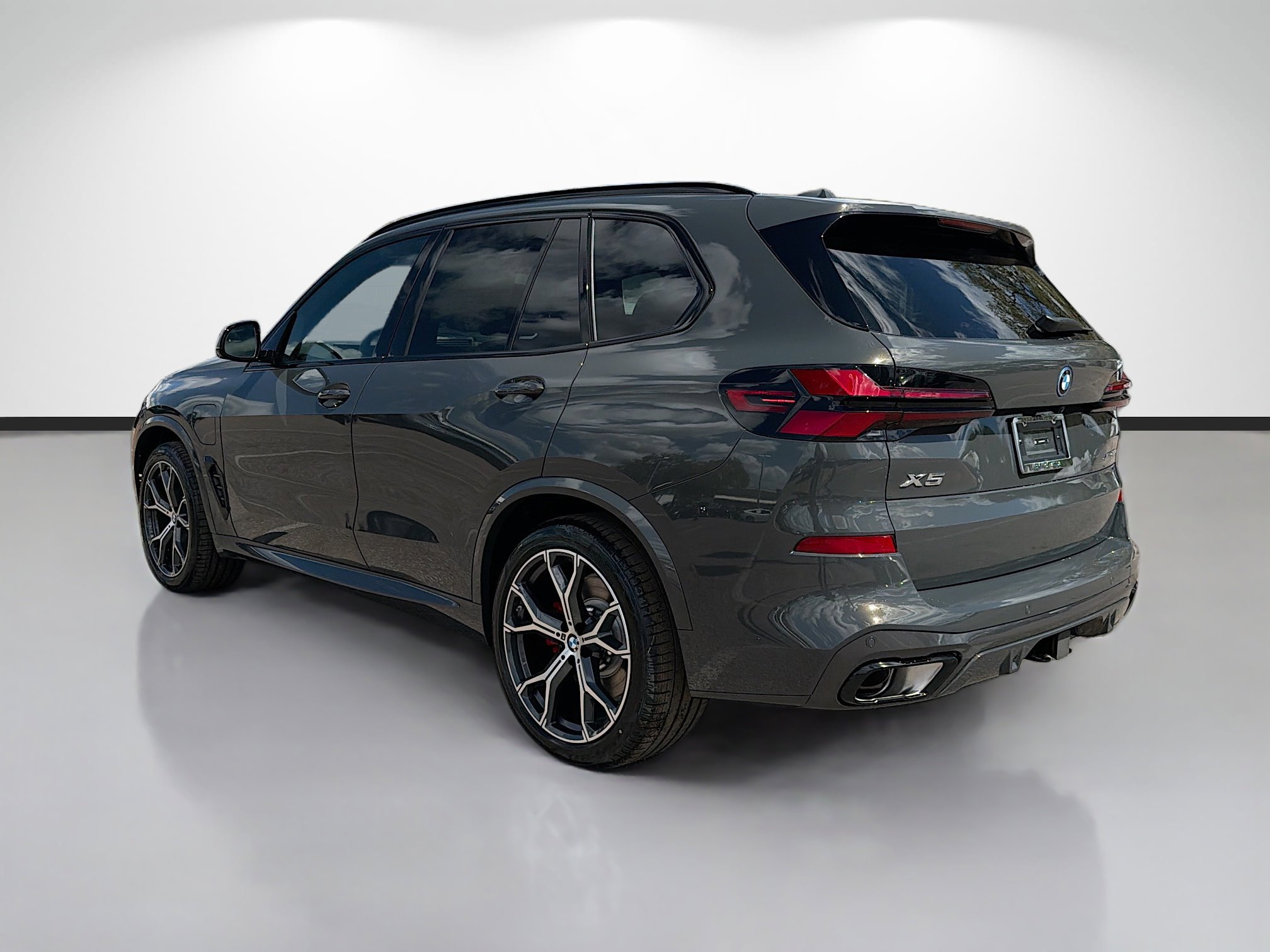 New 2026 BMW X5 xDrive50e w/ Executive Package image 5