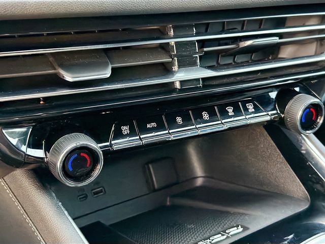 Used 2025 Chevrolet Traverse LT image 15