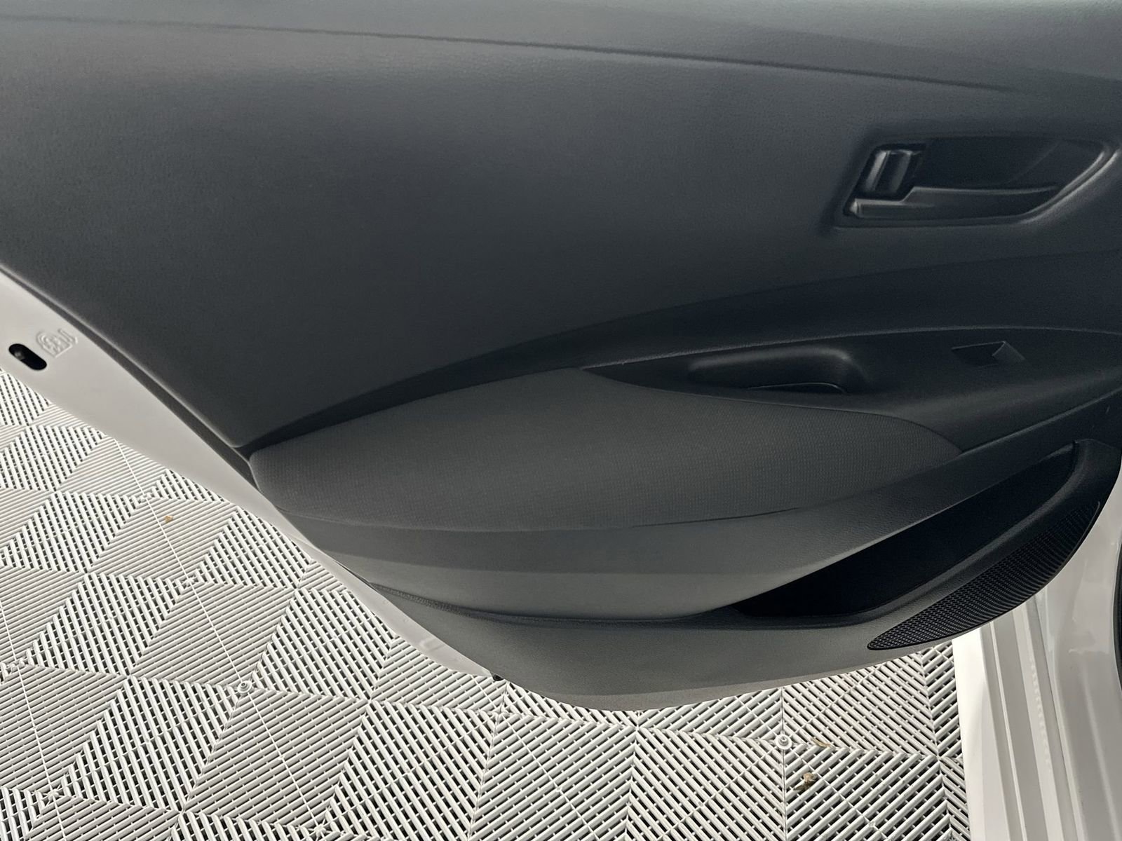 Used 2025 Toyota Corolla LE FWD image 30