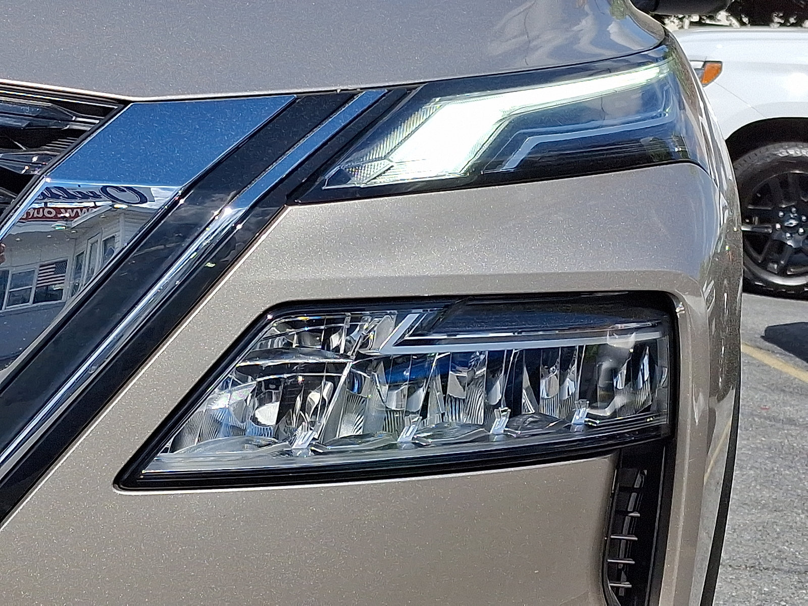 Used 2022 Nissan Rogue Platinum w/ Head-Up Display Package AWD/4WD image 10