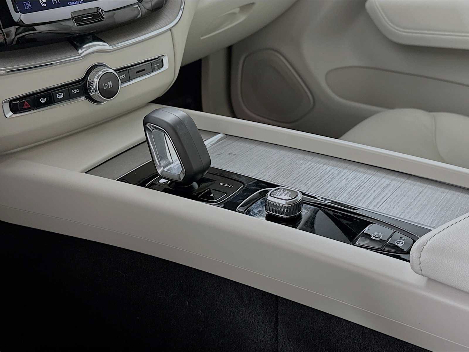 Used 2023 Volvo XC60 B5 Plus w/ Protection Package Premier FWD image 16