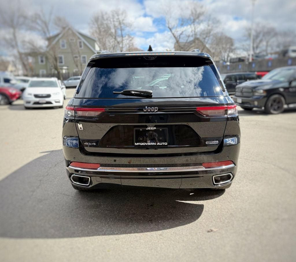 Used 2023 Jeep Grand Cherokee Overland w/ Luxury Tech Group IV AWD/4WD image 10