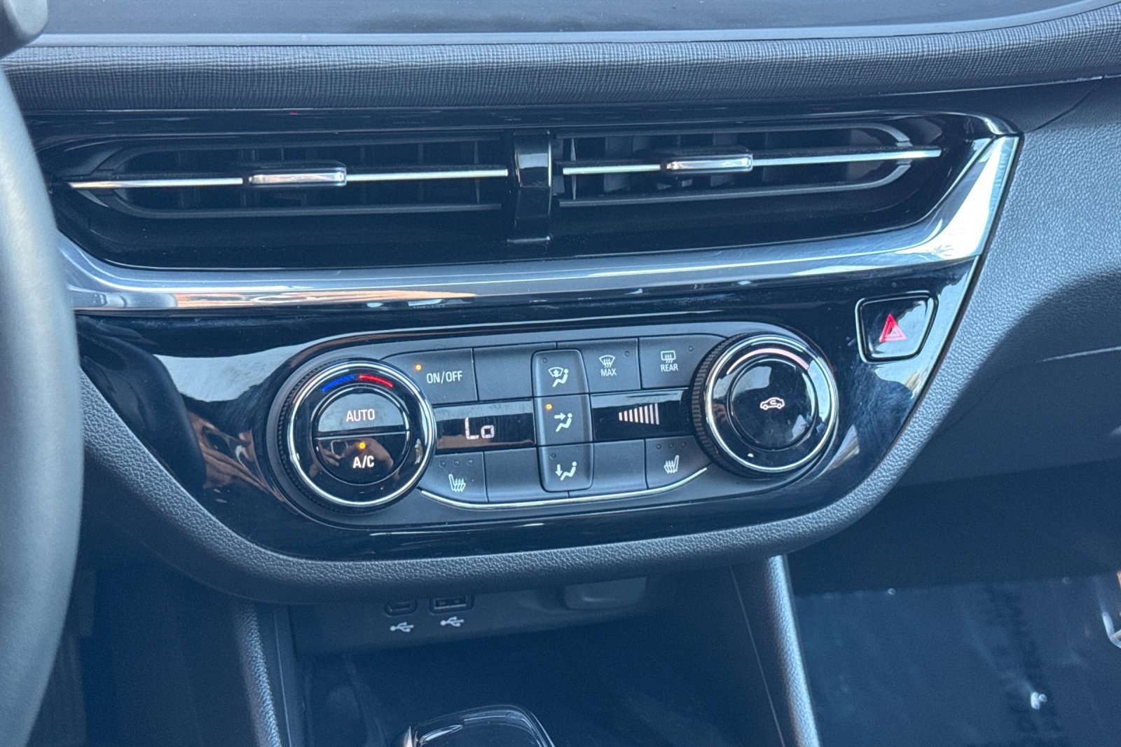 Certified 2025 Buick Envista Sport Touring w/ Convenience I Package FWD image 21