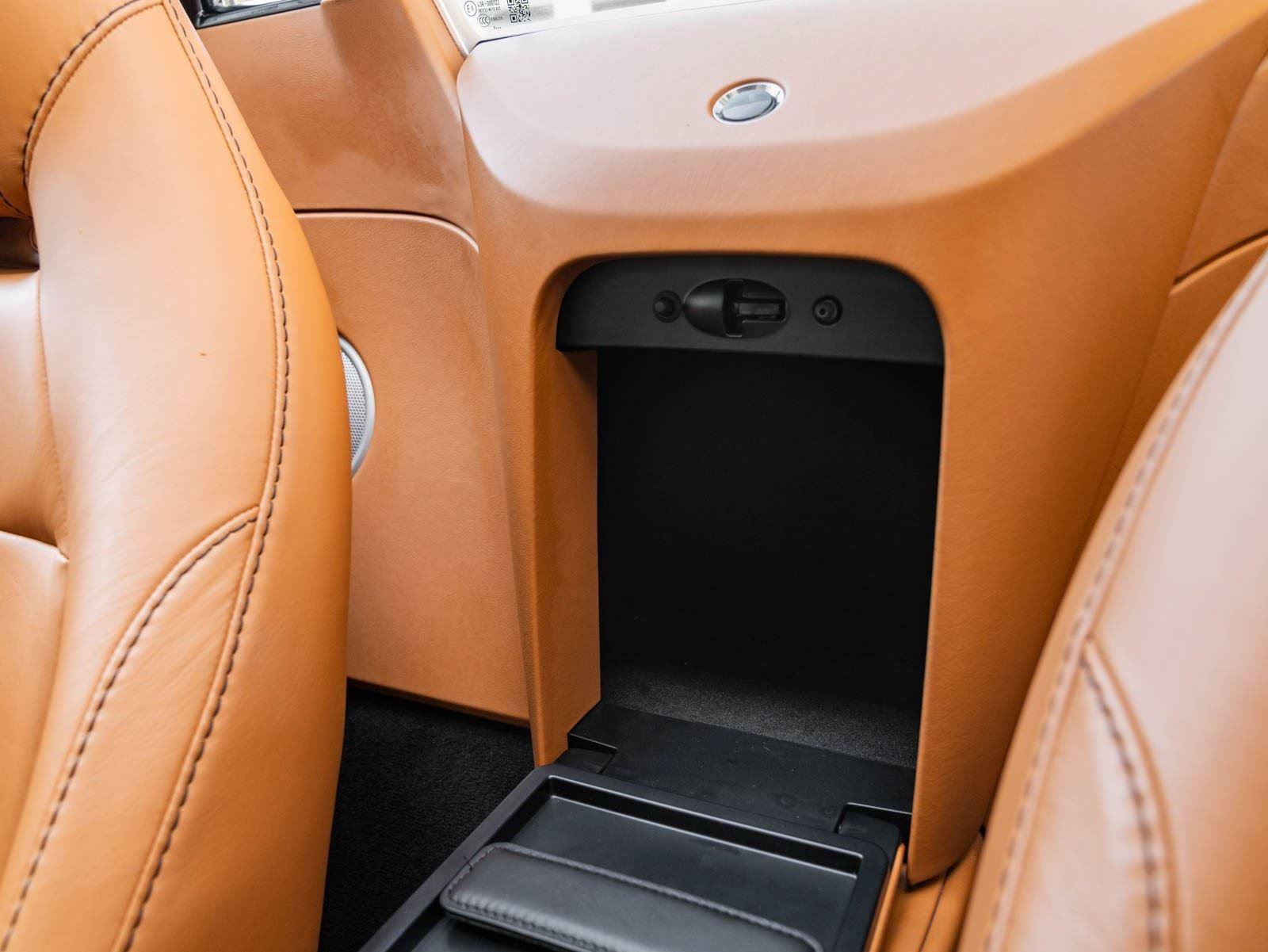 Used 2021 Aston Martin V8 Vantage Roadster RWD image 43