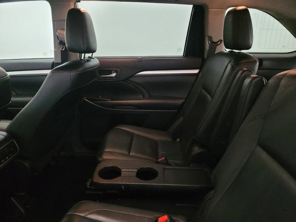 Used 2019 Toyota Highlander XLE w/ Carpet Mat Package (TMS) image 18