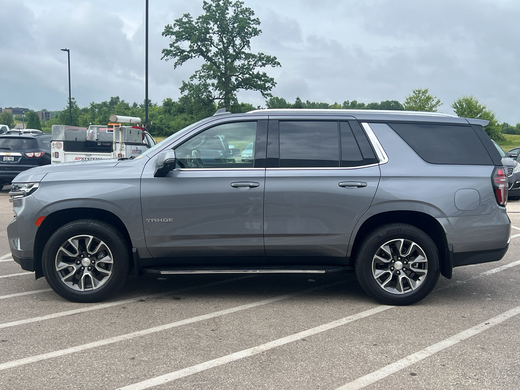 Used 2022 Chevrolet Tahoe LT w/ Luxury Package AWD/4WD image 2