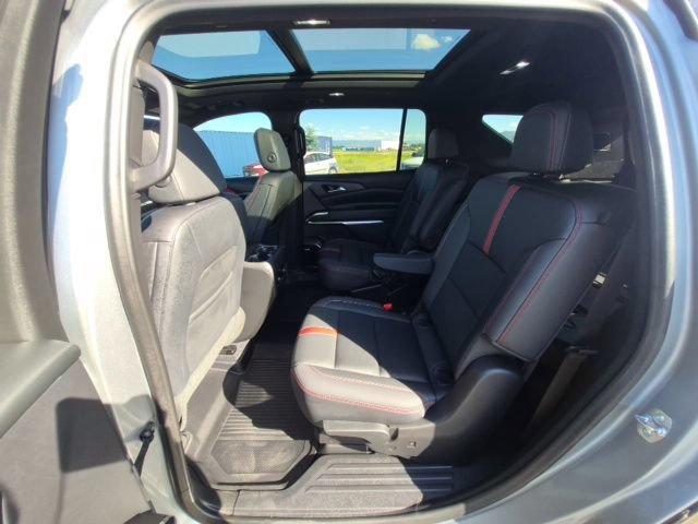 Used 2024 Chevrolet Traverse RS AWD/4WD image 12