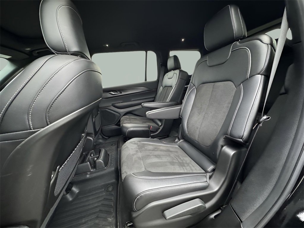 Used 2025 Jeep Grand Cherokee L Altitude image 25