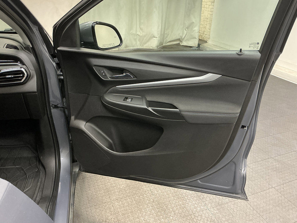Used 2022 Chevrolet Bolt EUV LT w/ Comfort Package FWD image 13