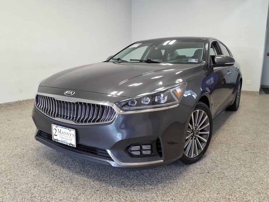 Used 2017 Kia Cadenza Technology